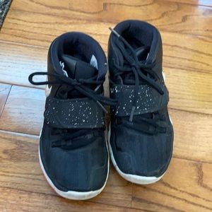 Black and white Nike Kyrie‘s sneakers